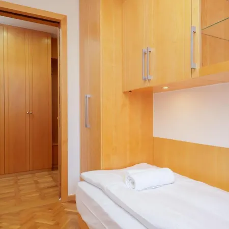 Two-bedroom Family Esperanto Next To Klif By Renters Apartment *
