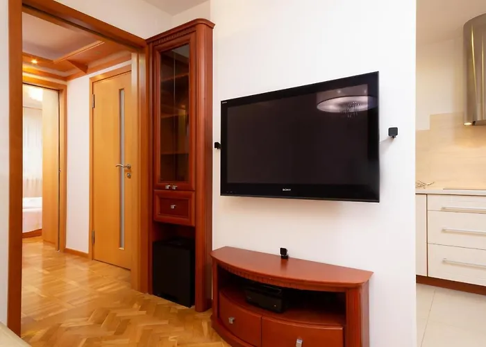Two-bedroom Family Esperanto Next To Klif By Renters Warszawa