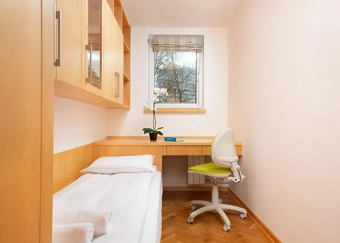 Two-bedroom Family Esperanto Next To Klif By Renters Warszawa