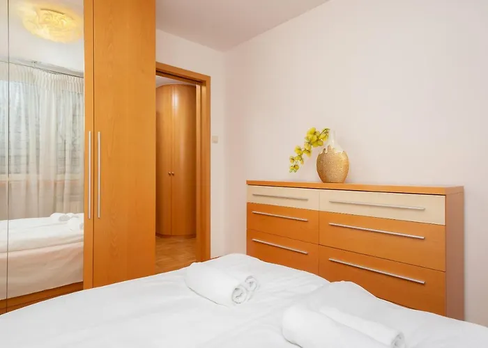 Two-bedroom Family Esperanto Next To Klif By Renters Warszawa