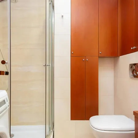 Two-bedroom Family Esperanto Next To Klif By Renters Apartment *